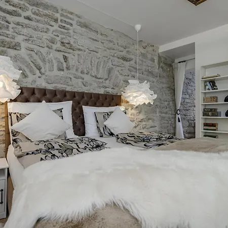 Old Town Romantic Apartment Tallinn
