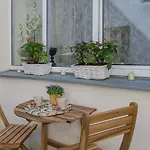 Old Town Romantic Апартаменты